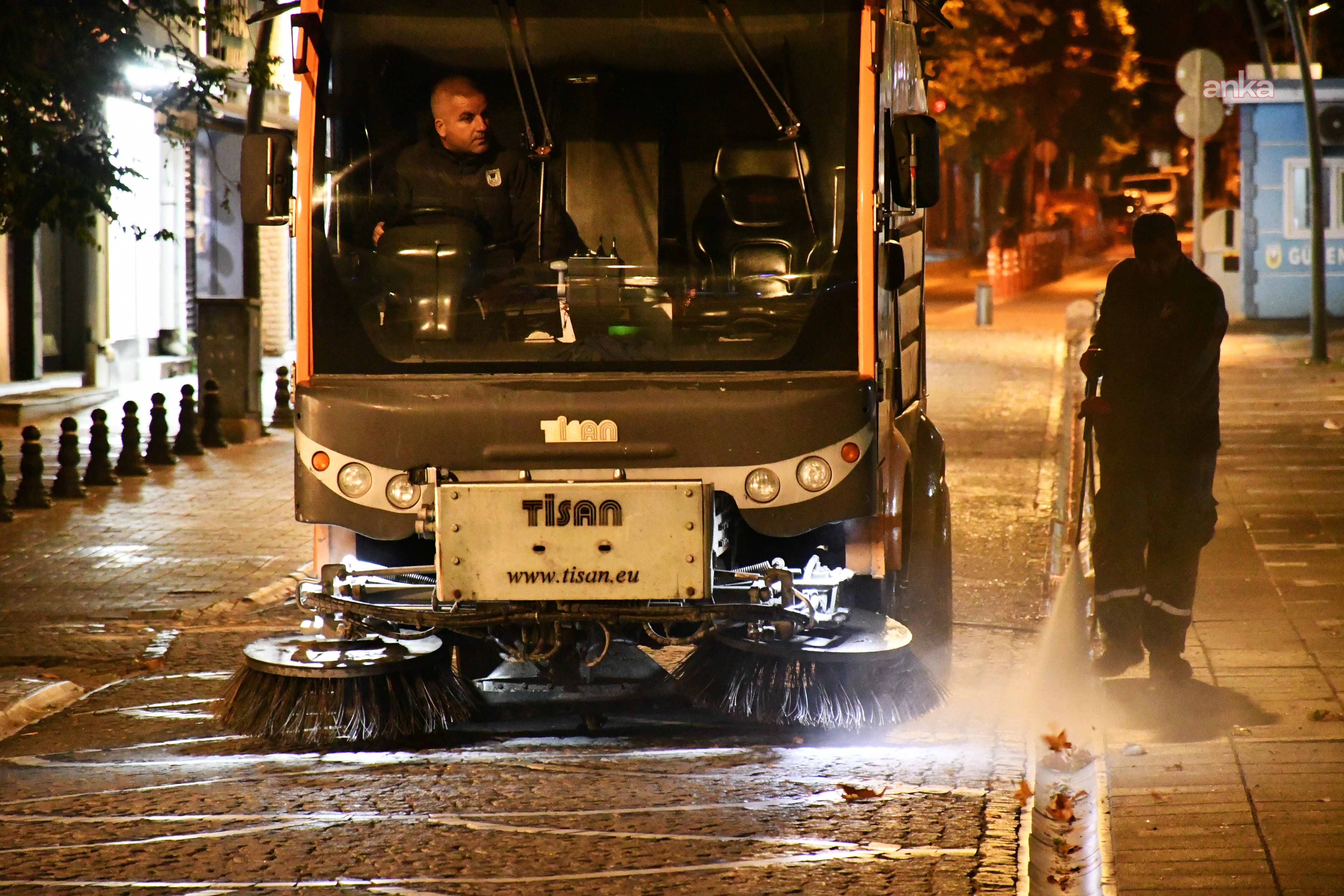 Lüleburgaz'da temizlik mesaisi gün doğmadan başlıyor