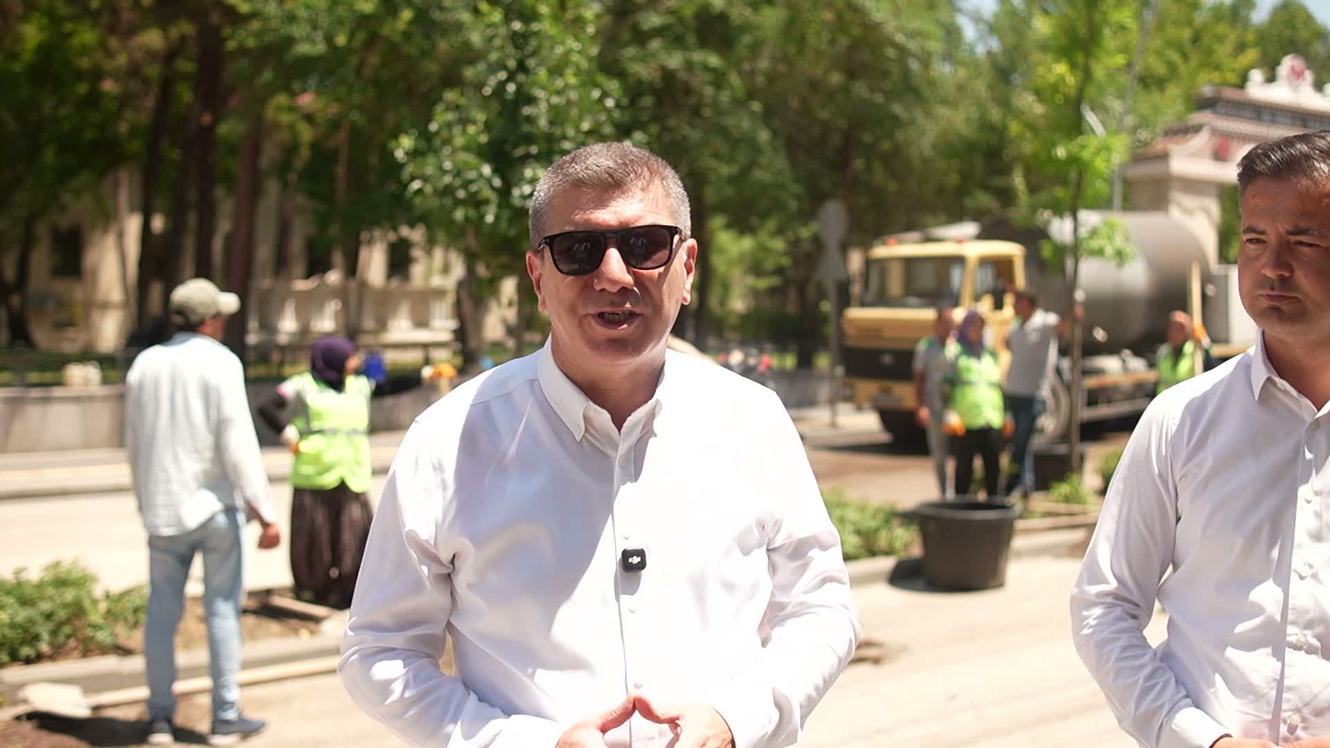 Burdur'da İstasyon Caddesi yeni ağaçlarla yeşilleniyor