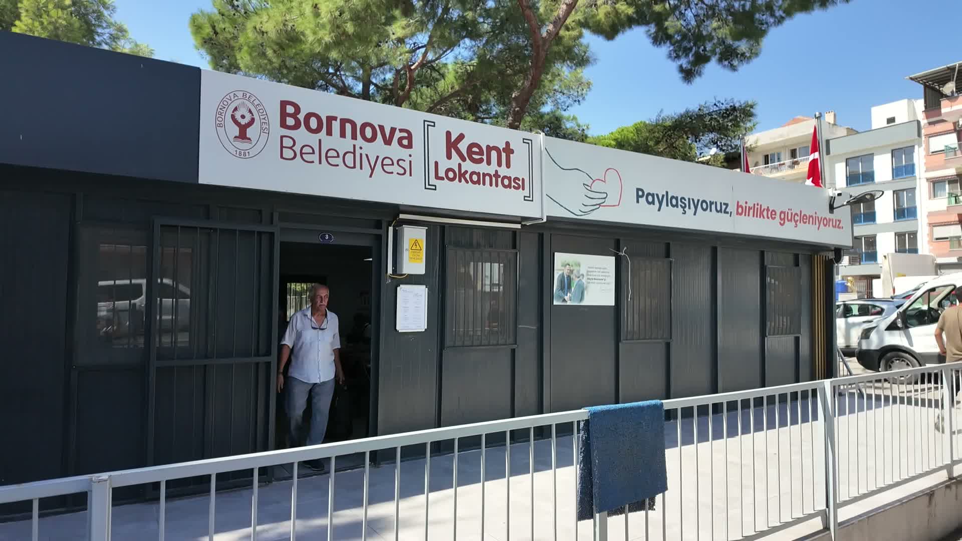 Bornova Belediyesi’nin "Dayanışma Tarlası" ürünleri sofralarda berekete dönüşüyor