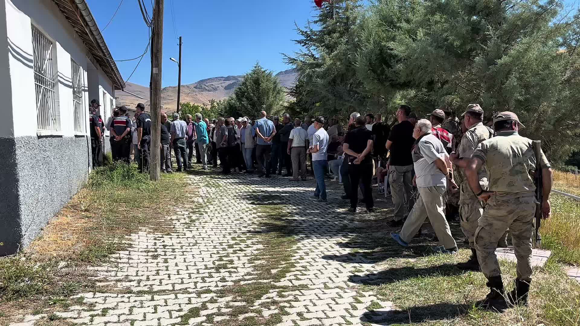 Malatya’da maden gerilimi: Köylüler toplantıya izin vermedi