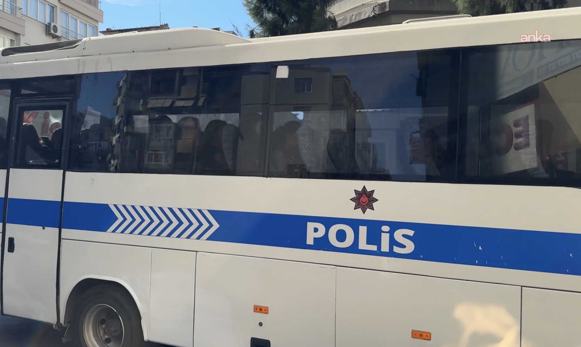 Bayraklı Belediyesi soruşturmasında 47 şüpheliden 43'ü adliyeye sevk edildi