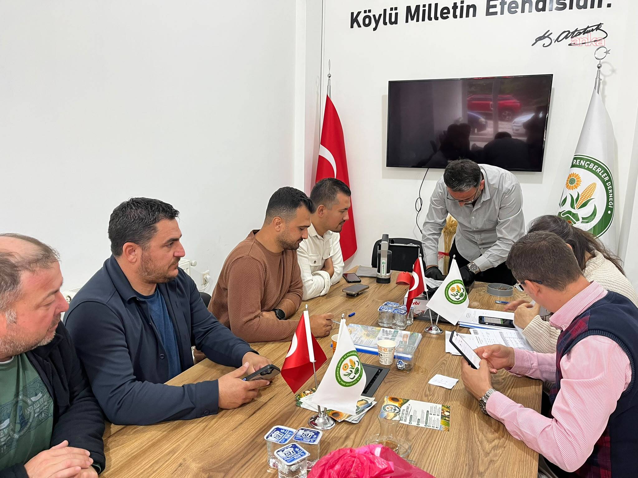 Eskişehir Büyükşehir Belediyesi'nin ücretsiz mobil toprak analizi desteği devam ediyor