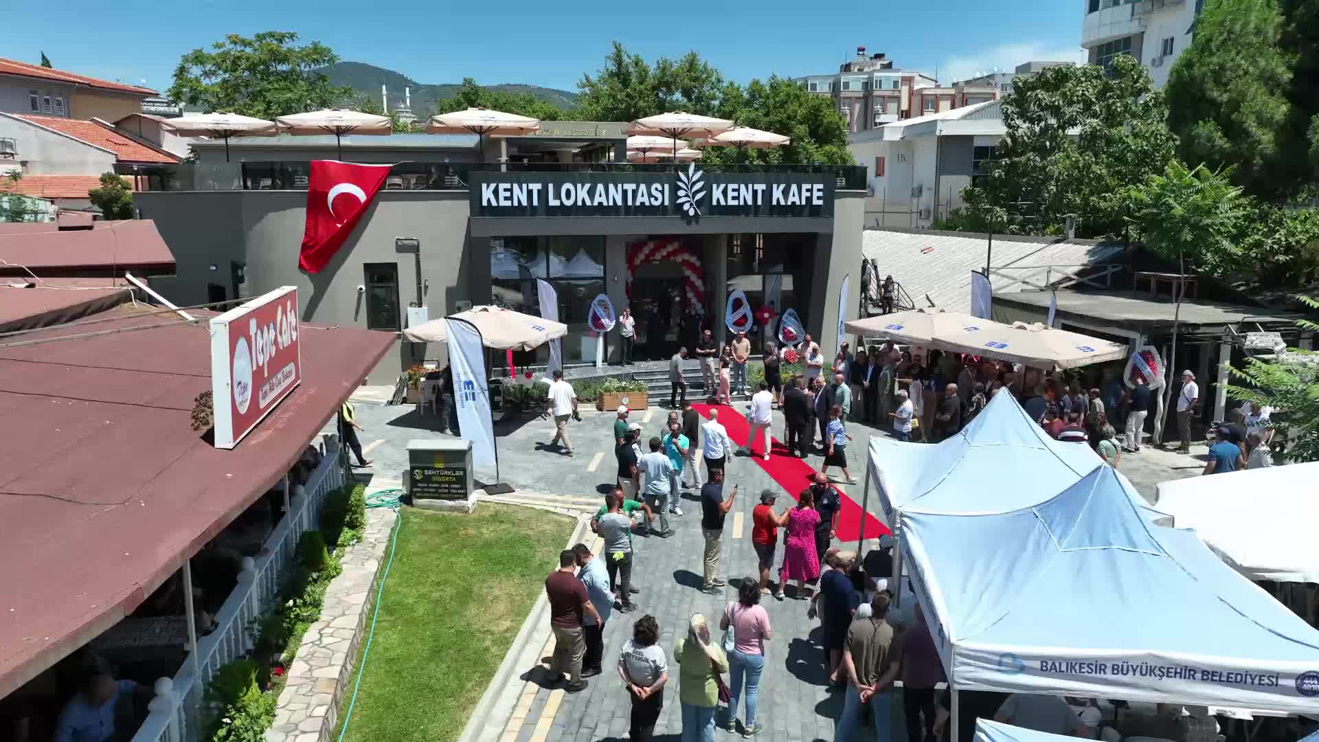 Edremit'te Kent Lokantası, Kent Kafe ve Halk Çay Bahçesi hizmete açıldı