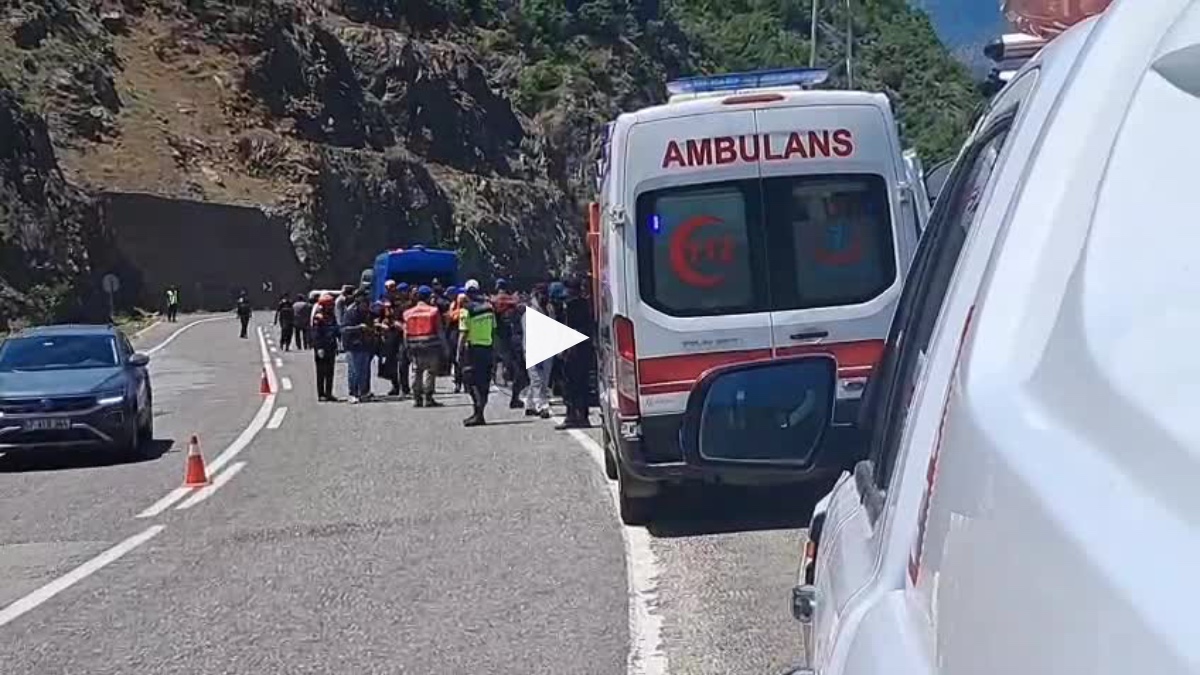 Şavşat Çayı'ndaki acı bekleyiş sona erdi: Kayıp babanın da cansız bedenine ulaşı