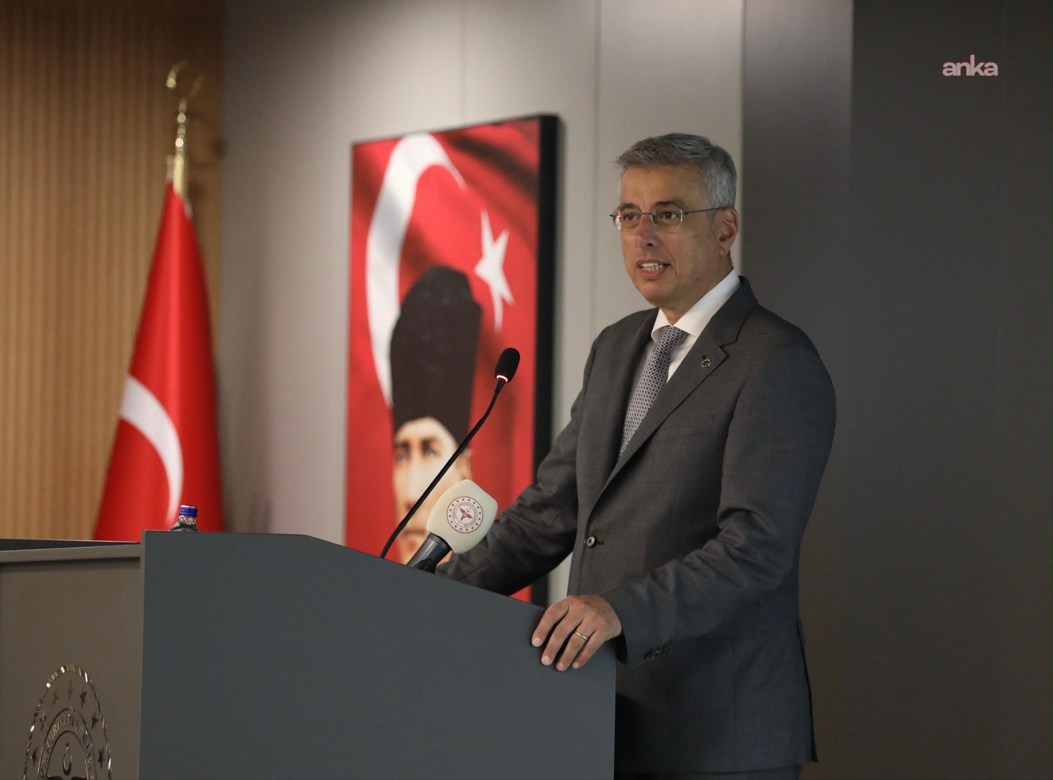 Başakşehir'de bir okuldaki bıçaklı saldırı... Bakan Memişoğlu: "Biri kritik, sekiz yaralının tedavileri devam ediyor"