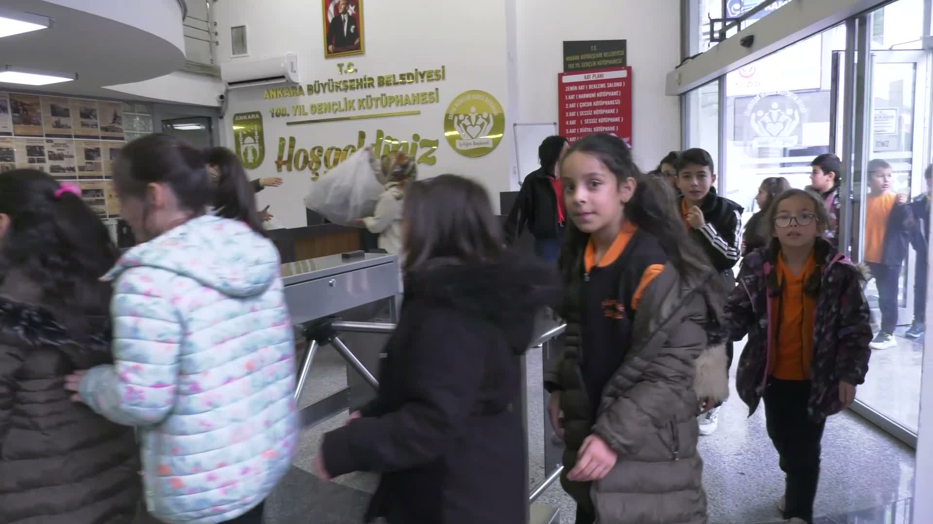 Ankara Büyükşehir Belediyesi 100. Yıl Gençlik Kütüphanesi minik okurları ağırlıyor
