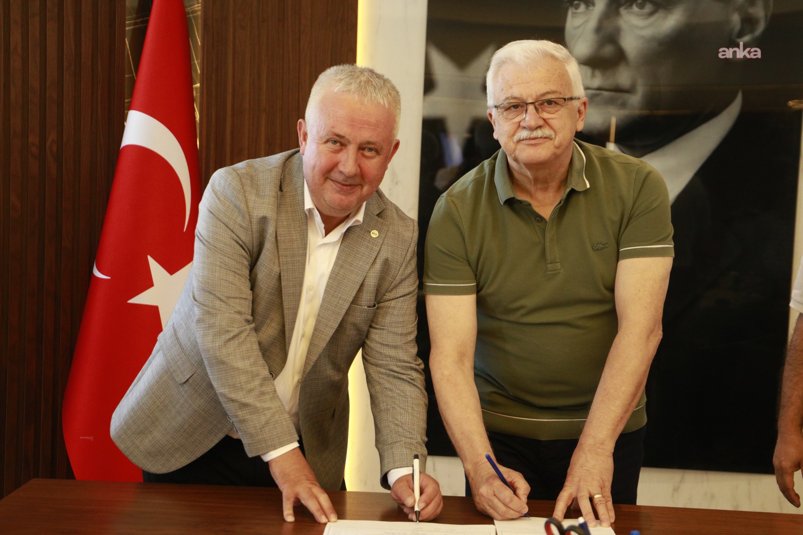 Burhaniye Belediyesi'nde toplu iş sözleşmesi imzalandı