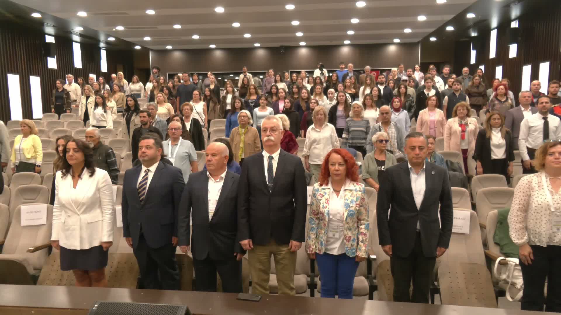 Afet ve acil durumlarda ileri yaştakilerin ihtiyaçları İzmir’de ele alındı