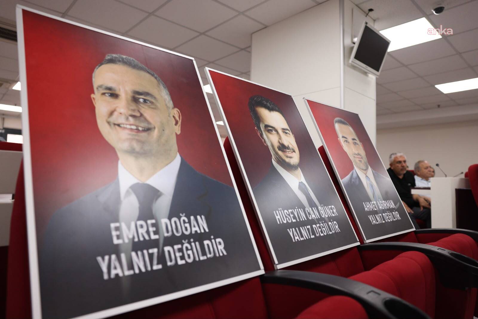 Çankaya Belediye Meclisi'nde Hüseyin Can Güner’e “özgürlük” tişörtleriyle destek