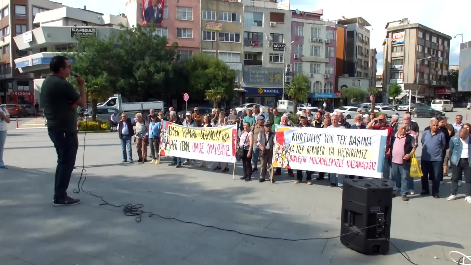 Burhaniye'de "Kayyumu butlanı tanımıyoruz" eylemi