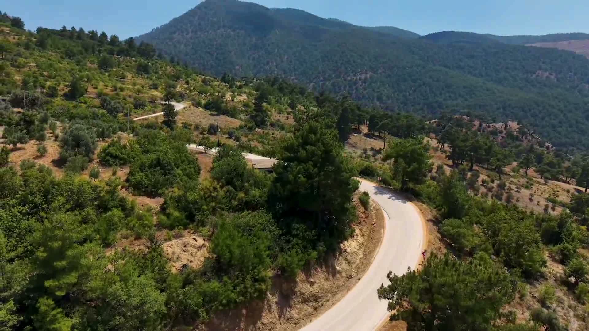 Mersin Büyükşehir Belediyesi, Silifke’deki son stabilize yolu da asfaltla buluşturdu