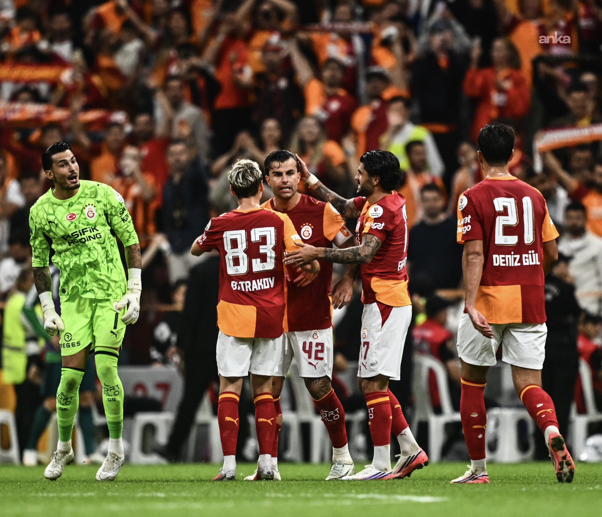 Galatasaray, Kocaelispor'u 1-0 mağlup ederek liderliği geri aldı