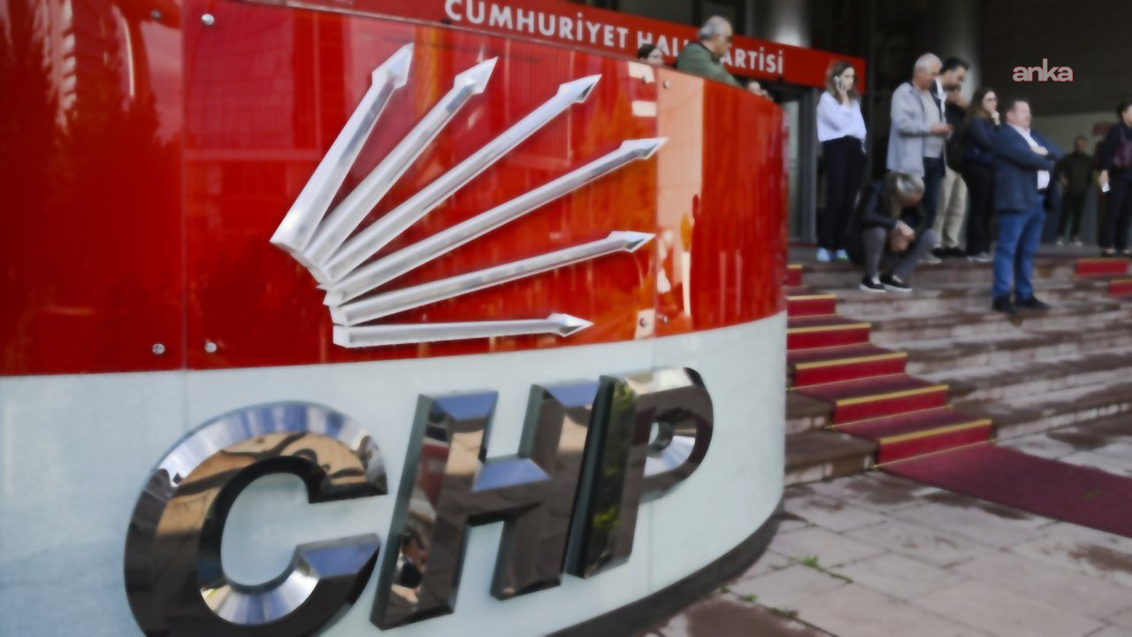 CHP'de 48 isim ihraç edildi