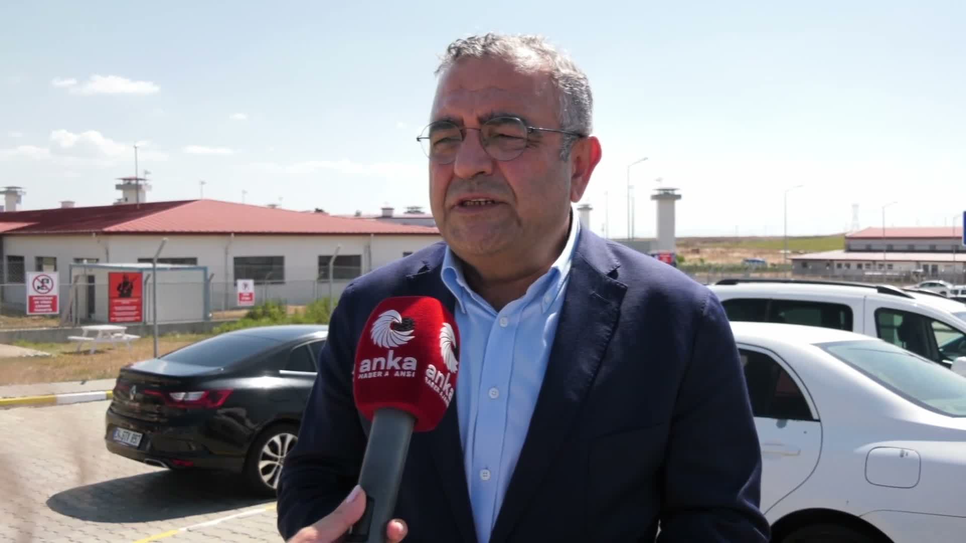 YENİ Partili Tanrıkulu: "İyi mühendis olur,  iyi belediye başkanı olur ama Sinem Dedetaş'tan bir suç örgütü lideri çıkmaz"
