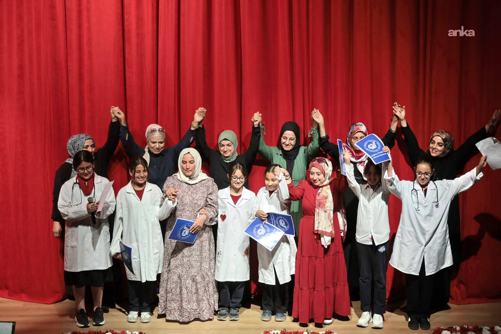 Konaklı çocuklar yıl sonu coşkusunu Başkan Mutlu’yla paylaştı