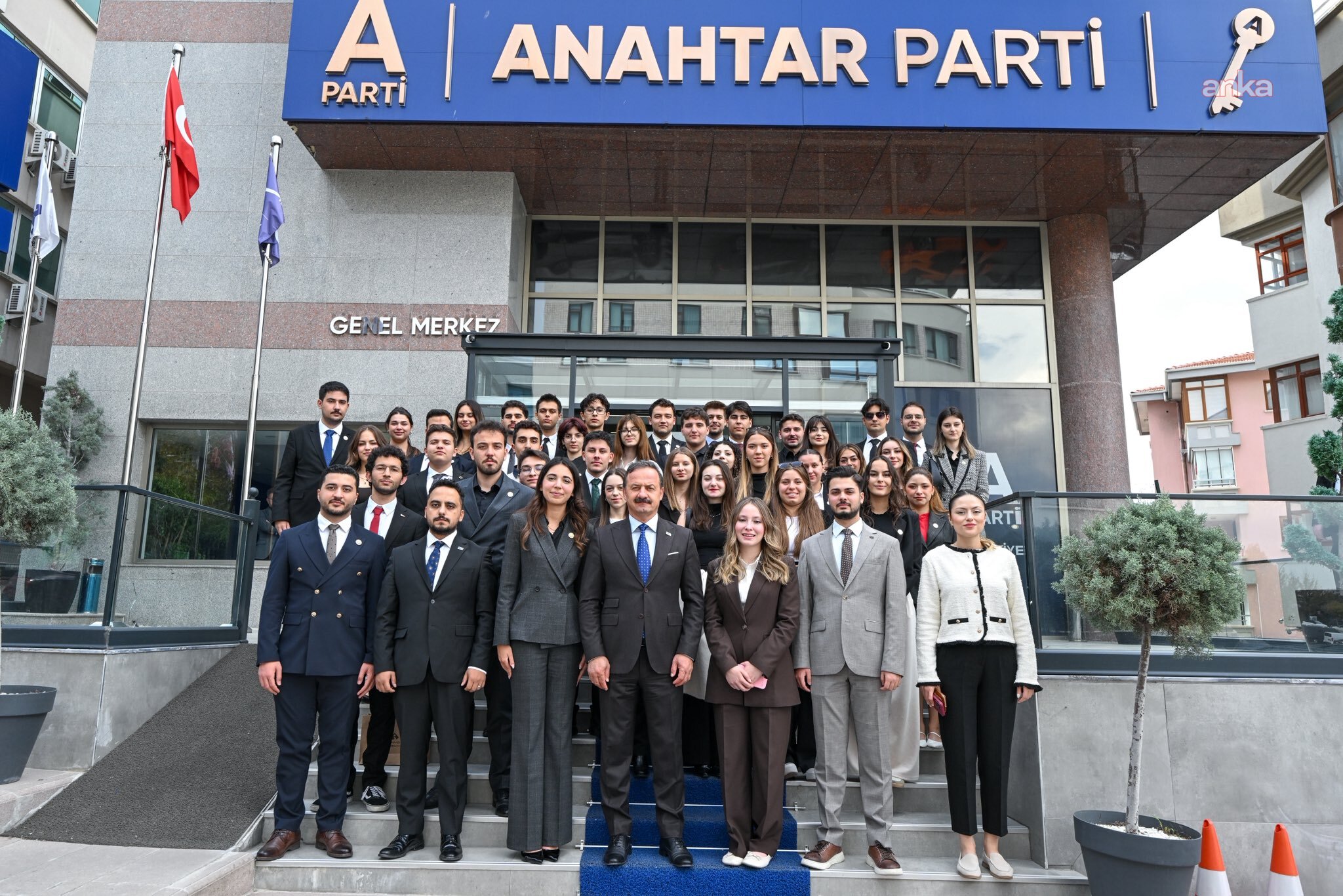Yavuz Ağıralioğlu, üniversite öğrencileriyle bir araya geldi