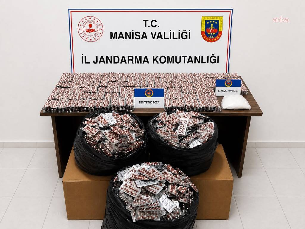 Manisa'da otoyolda uyuşturucu operasyonu: 3 şüpheli gözaltına alındı