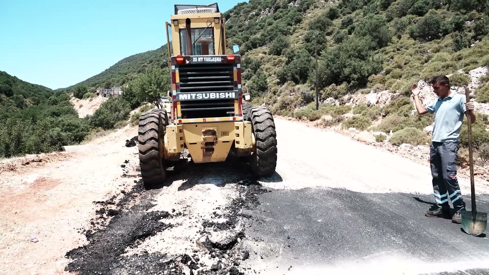 Antalya'da Demre ile Kaş’ı birbirine bağlayan yol sıcak asfalta kavuşuyor
