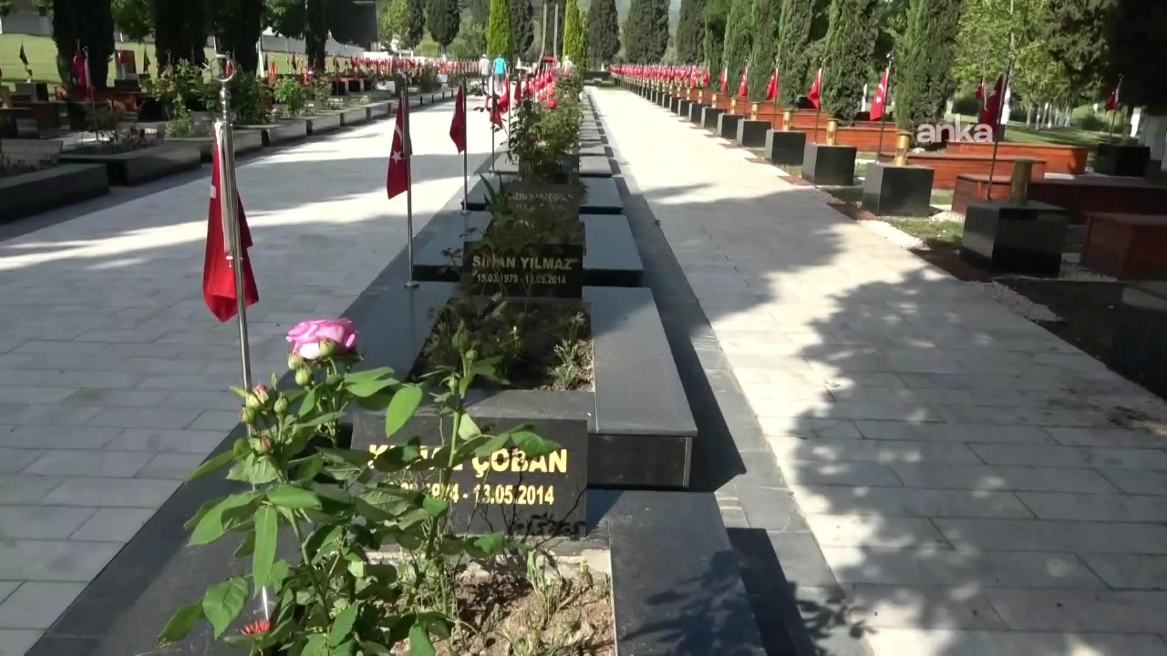 Türkiye Maden İşçileri Sendikası yöneticileri Soma'da hayatını kaybeden madencileri andı