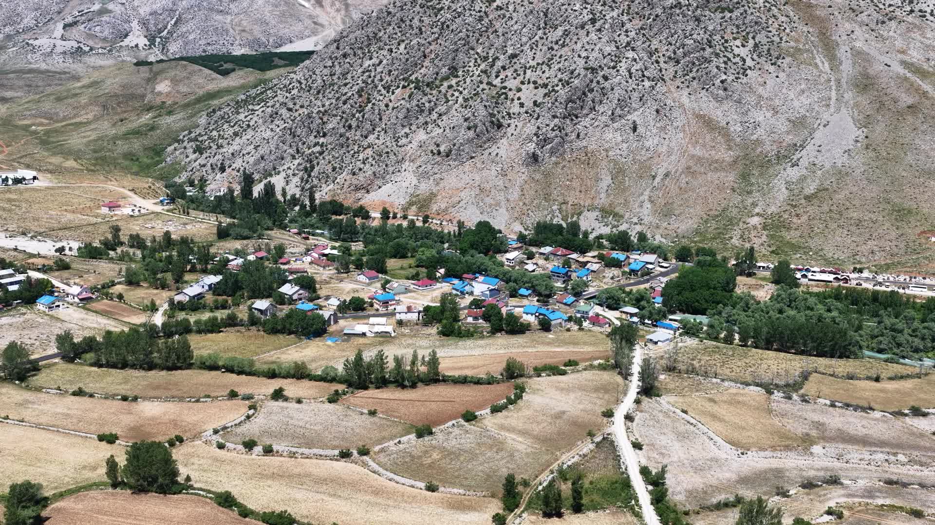 Tunceli'nin "En İyi Turizm Köyü" adayı gösterilen Ziyaret Köyü sakinleri sürdürülebilir turizm istiyor