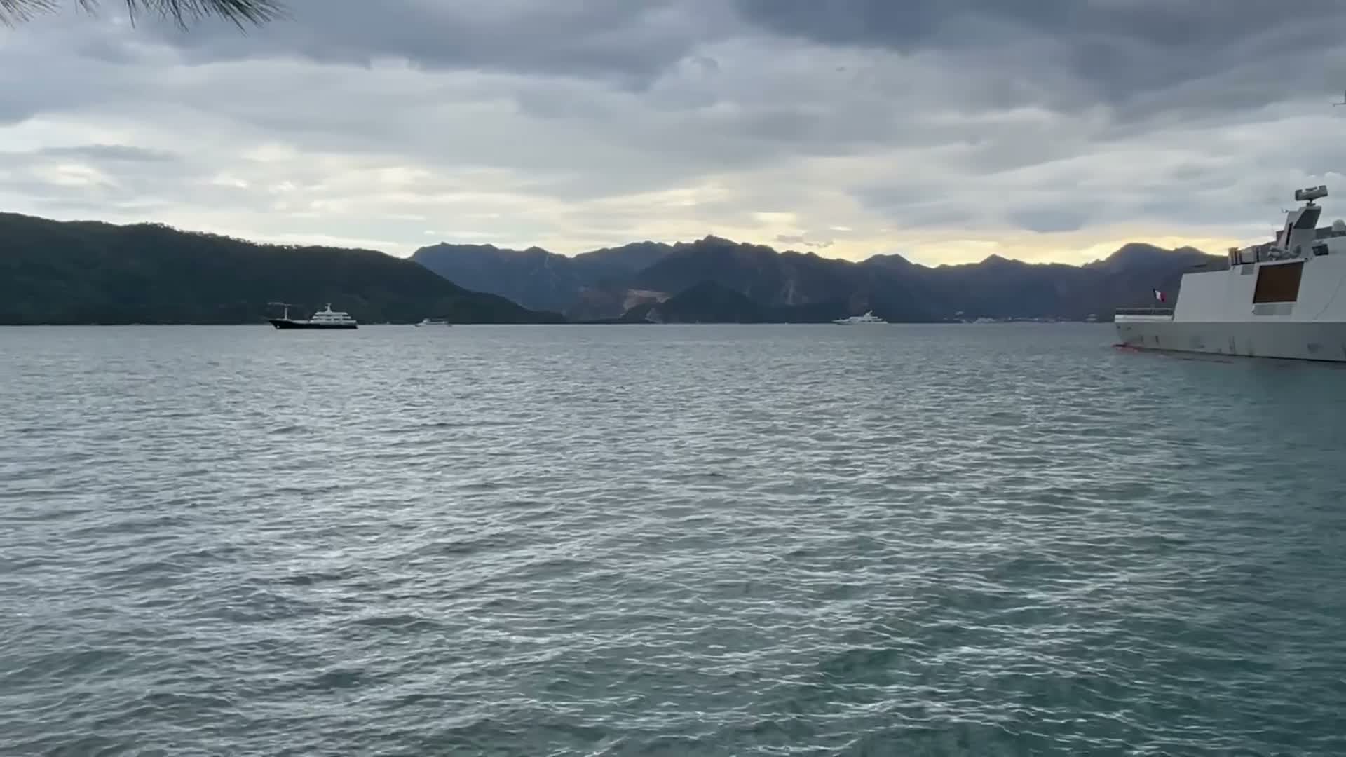 Fransız fırkateyni ikinci kez Marmaris'te marinaya demirledi