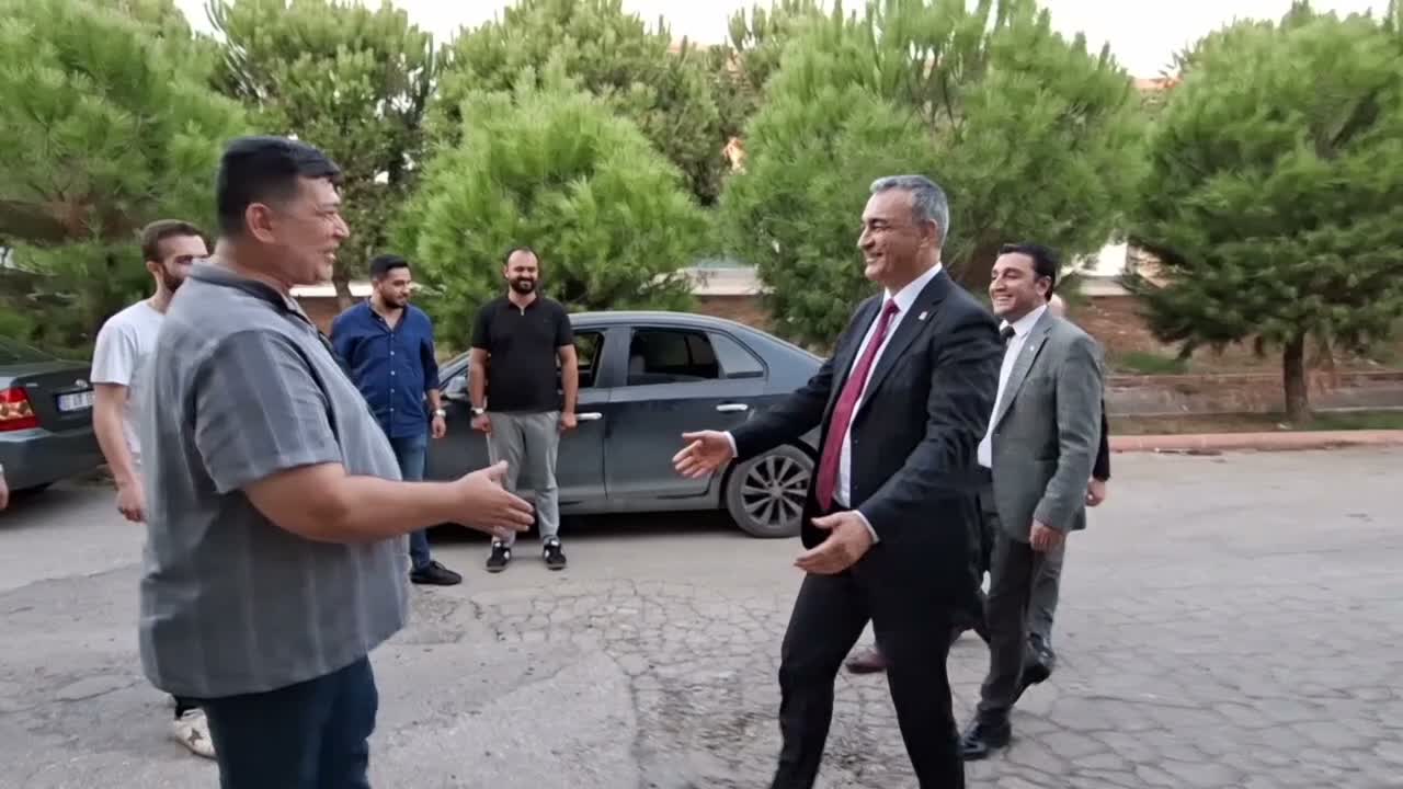 CHP Sözcüsü Müslim Sarı Osmaniye’de fıstık üreticilerini dinledi