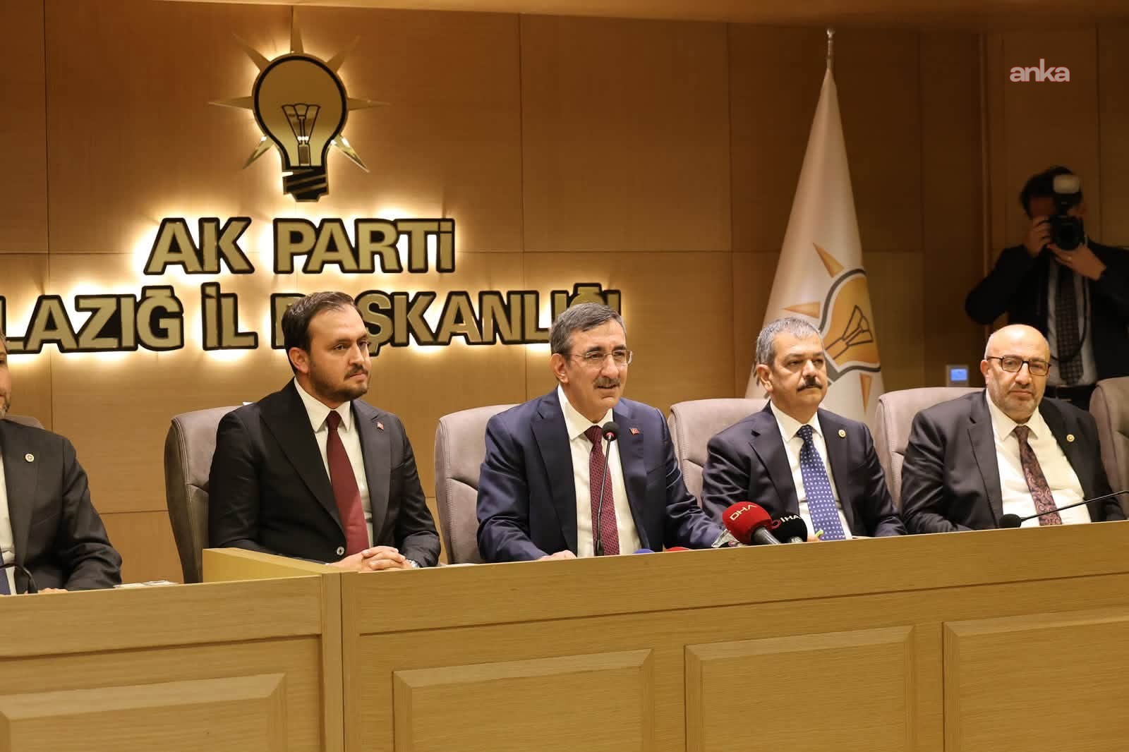 Cumhurbaşkanı Yardımcısı Yılmaz: "Uzlaşmaya varırsak Türkiye’yi darbe anayasası ayıbından kurtaracağız”