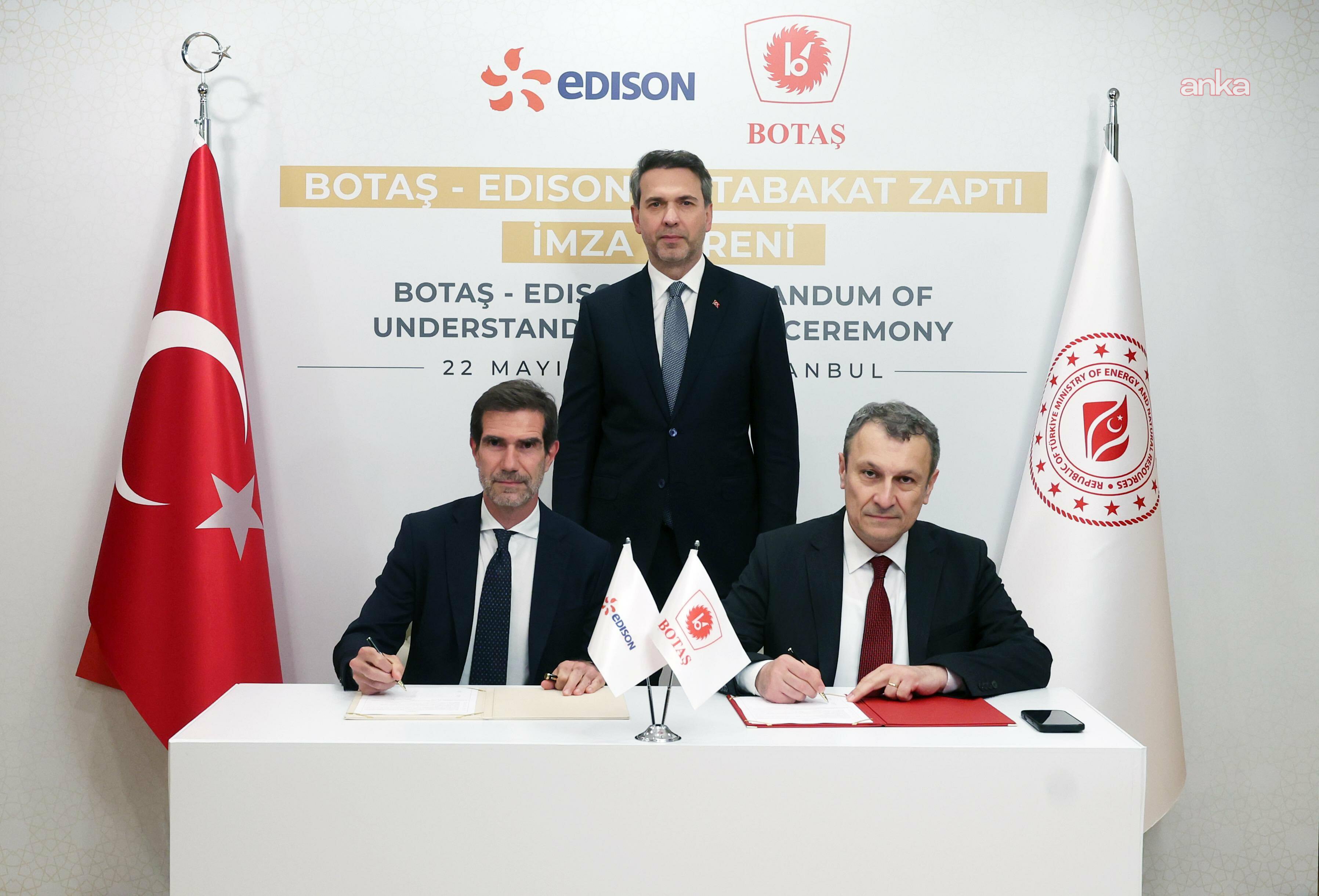 Bakan Bayraktar, BOTAŞ ile İtalyan enerji şirketi Edison arasında iş birliği mutabakatı imzalandığını açıkladı