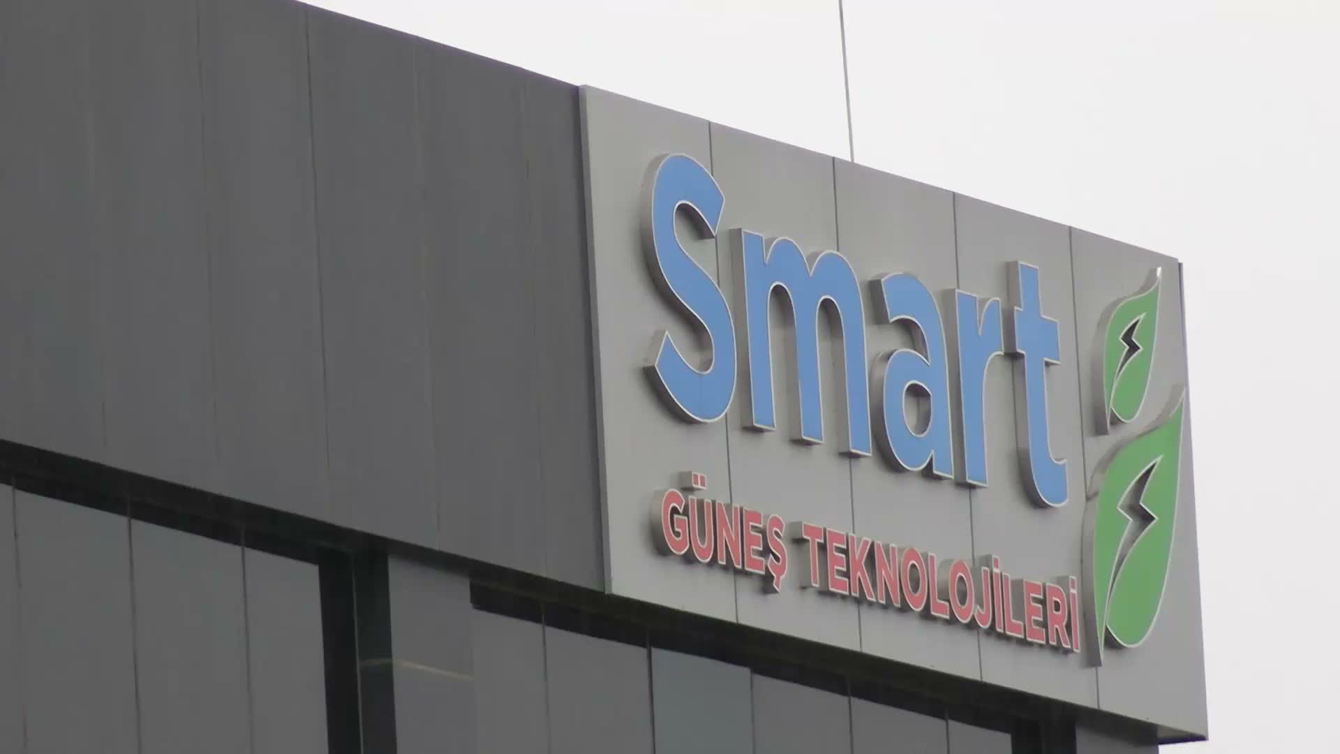 DİSK Genel Başkanı Arzu Çerkezoğlu’ndan Smart Solar işçilerine destek