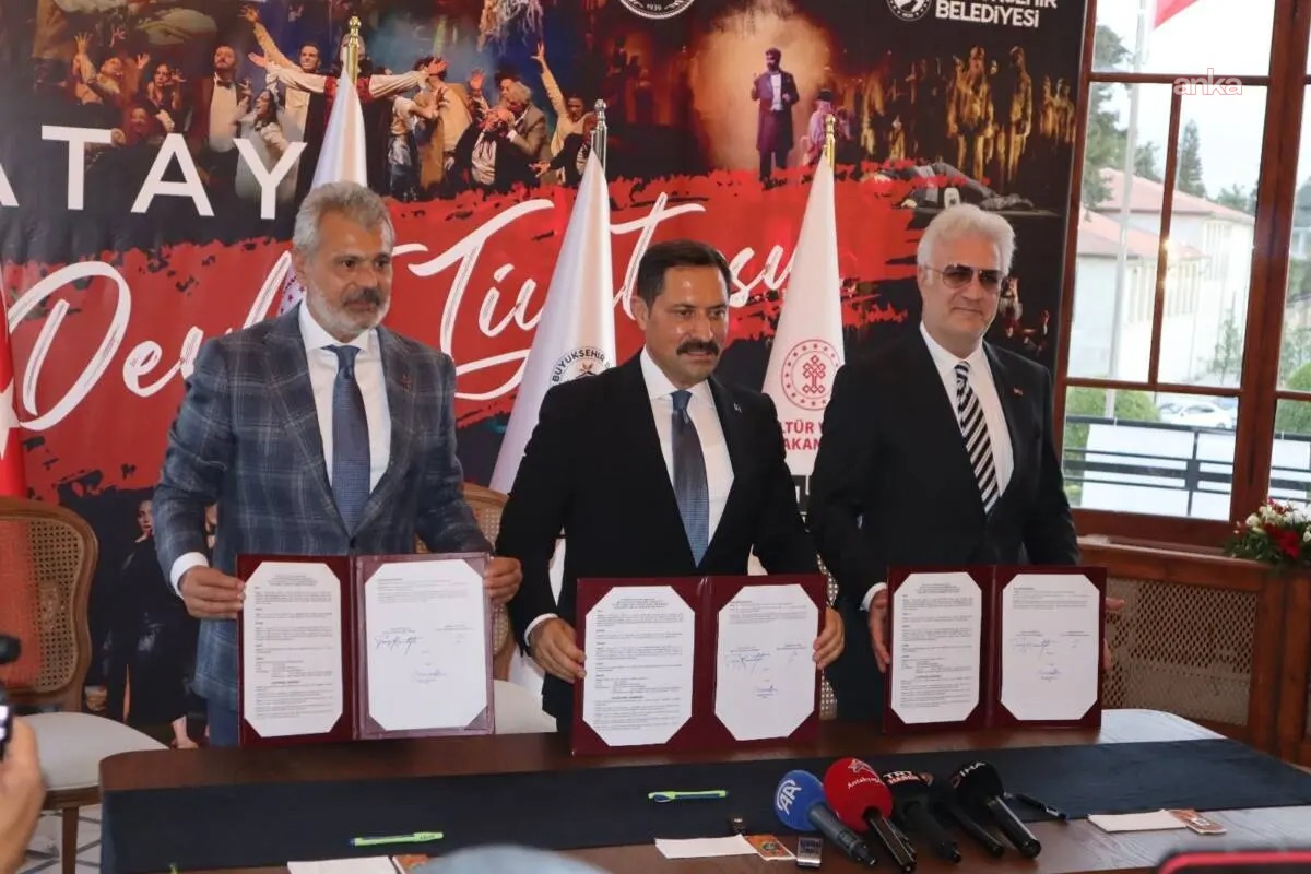 Tarihi Meclis’te ilk perde: Hatay Devlet Tiyatrosu açıldı