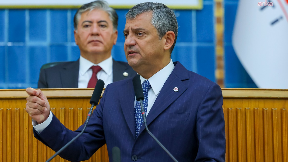 "İzmir ile Özgür Özel'in arasına kimse giremez"