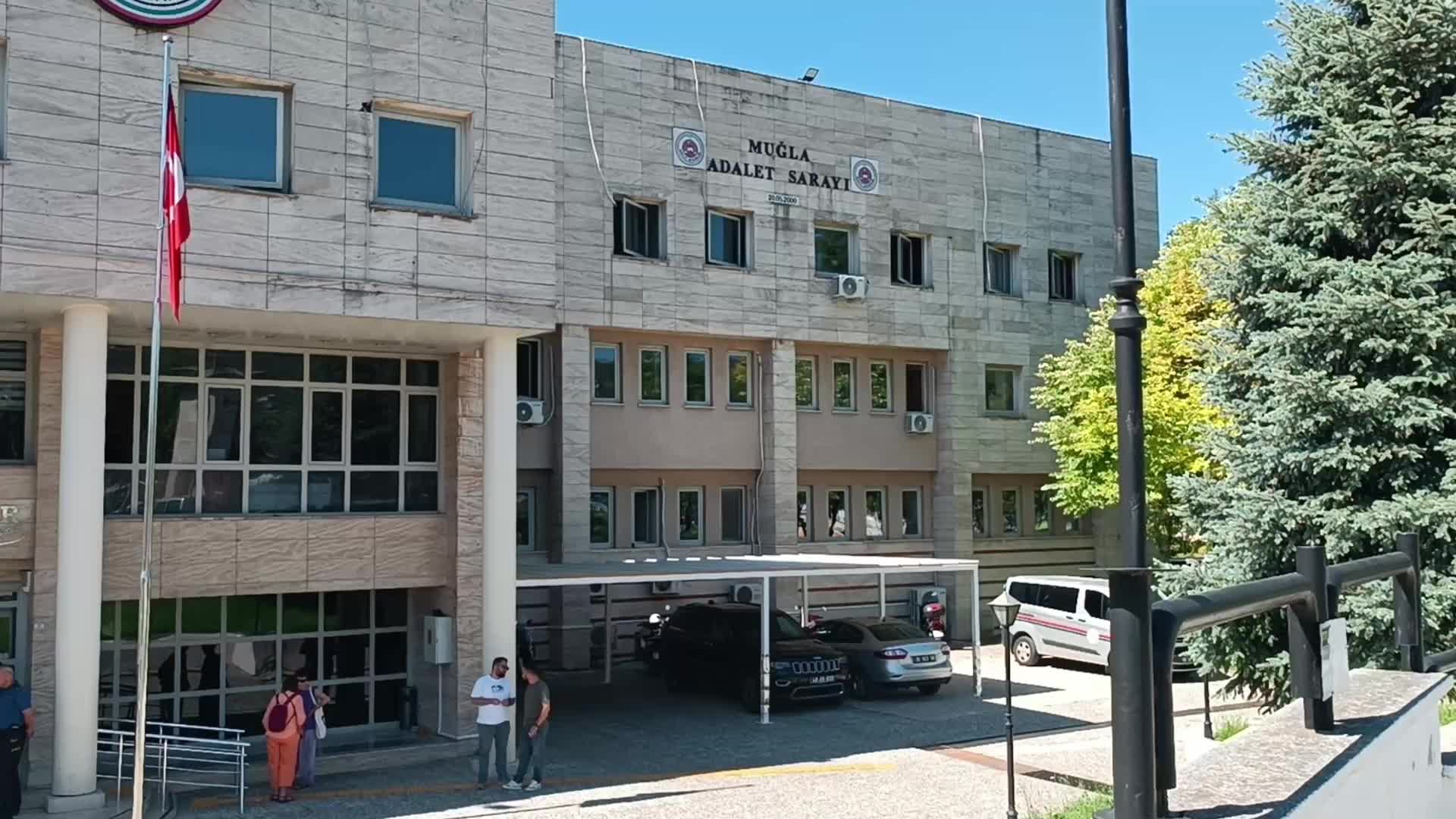 Manken Aslı Baş davası ertelendi… Mahkeme silinen mesajların araştırılmasını talep etti