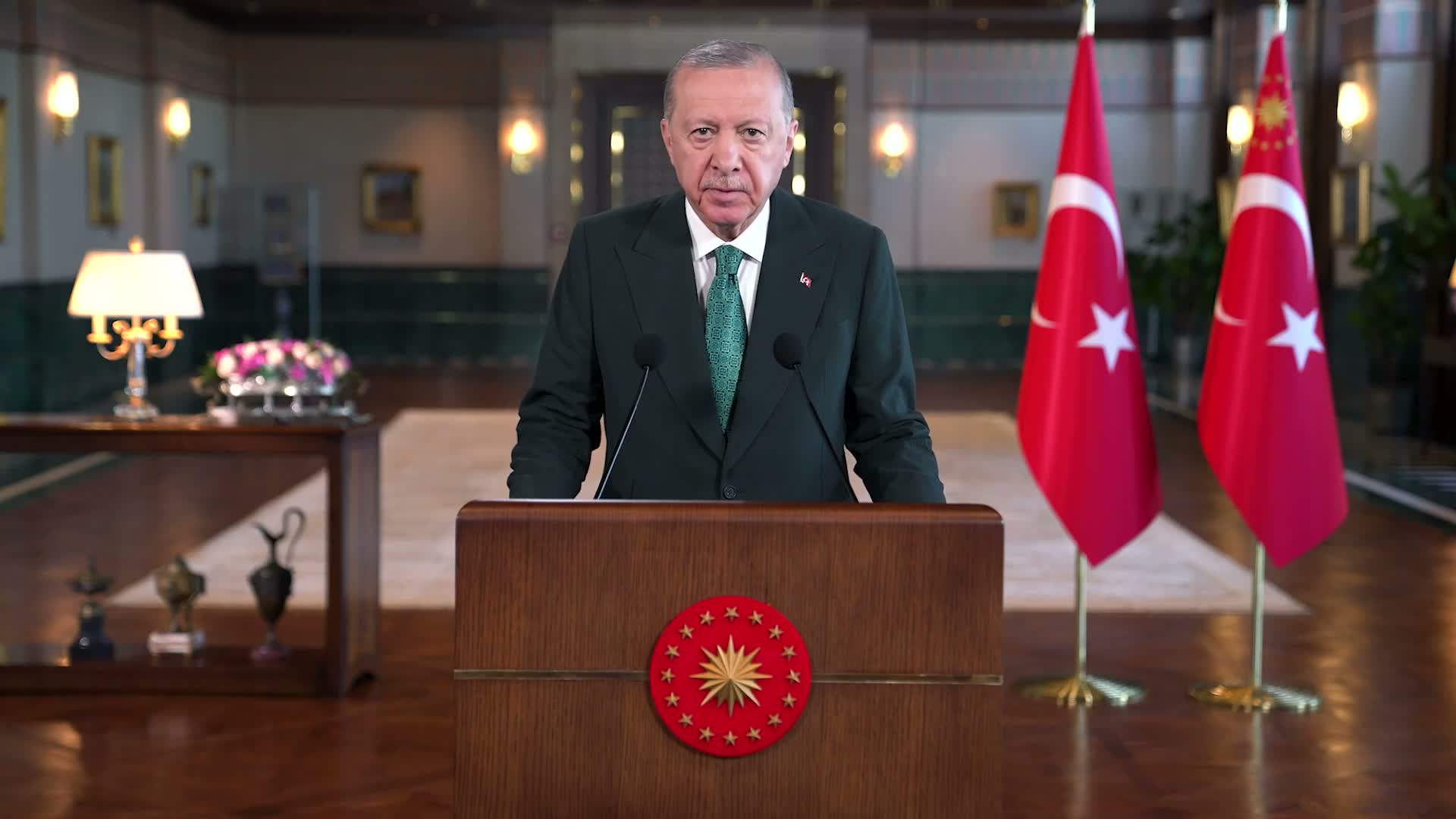 Cumhurbaşkanı Erdoğan: "İmam Hatip mezunlarının neler başardığına harp okullarının mezuniyetinde şahit olduk"