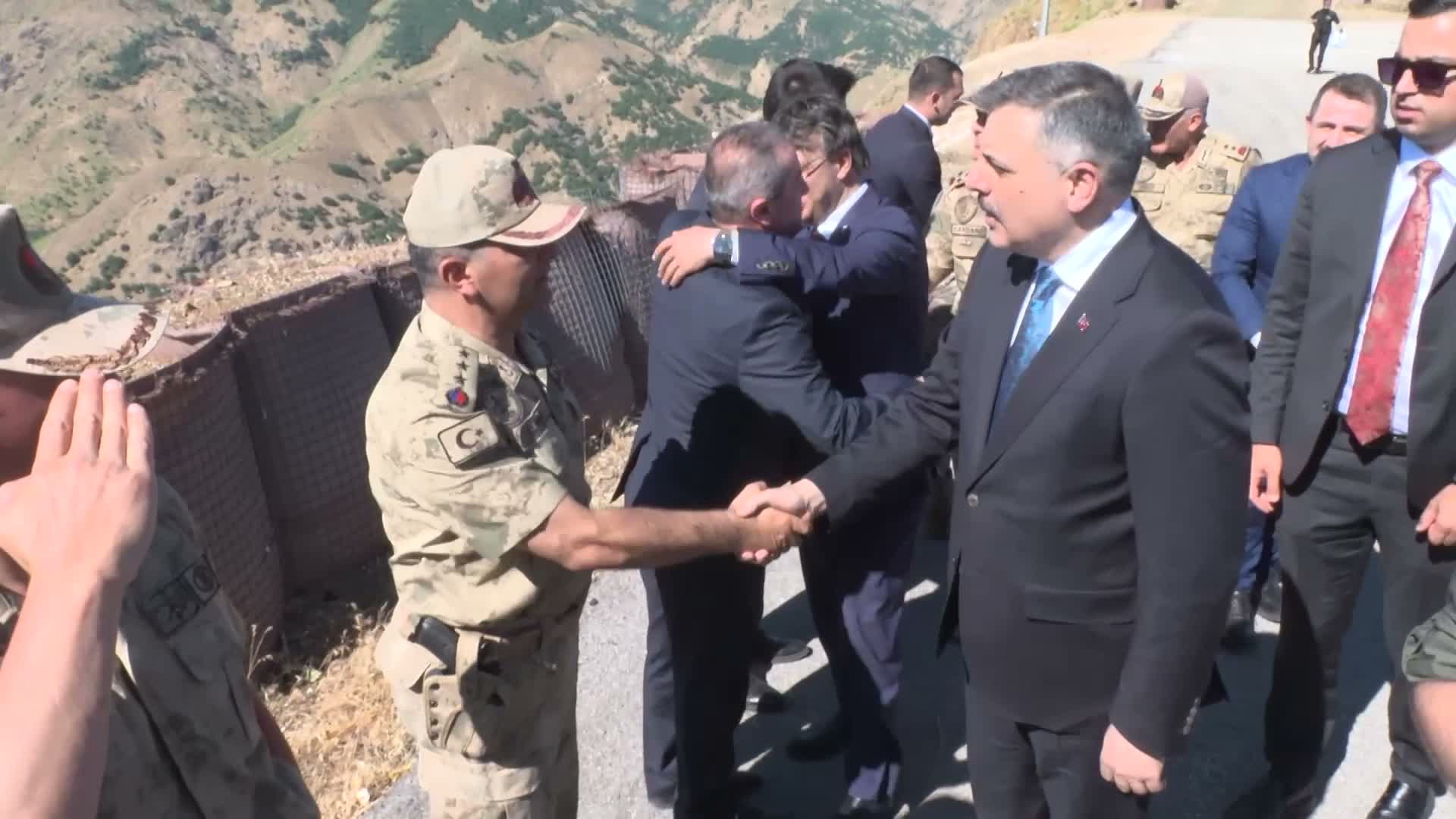 İçişleri Bakanı Mustafa Çiftçi, Şemdinli Zirvin Üs Bölgesi'ni ziyaret etti