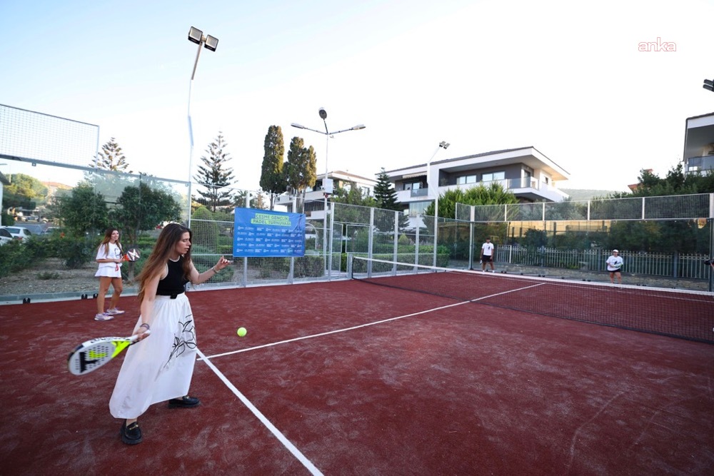 Çeşme’de spora yeni yatırım: 16 Eylül Kurtuluş Parkı’nda padel kortu açıldı