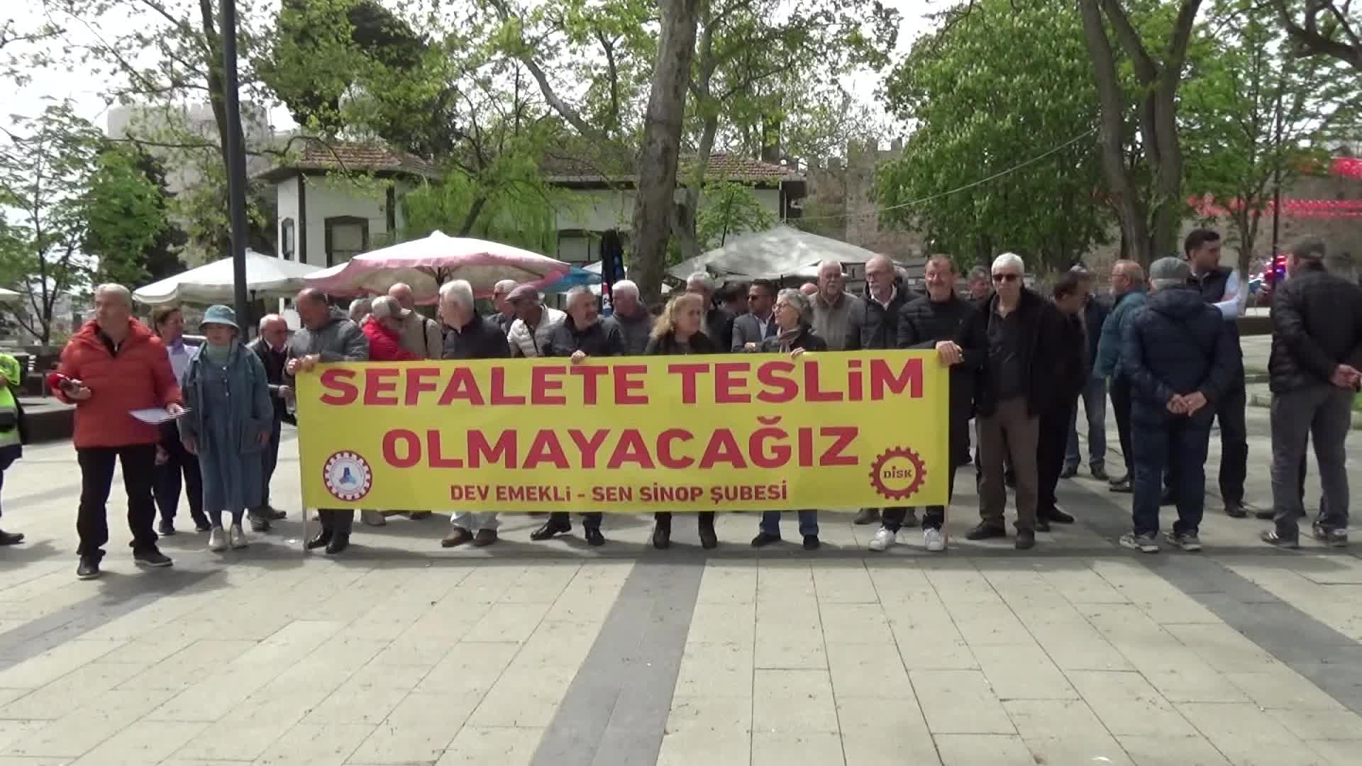 Sinop'ta emeklilerden protesto: Döktüğümüz alın terinin karşılığını istiyoruz