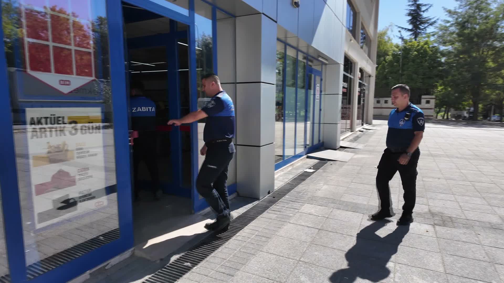 Tepebaşı Belediyesi zabıtasından marketlerde denetim