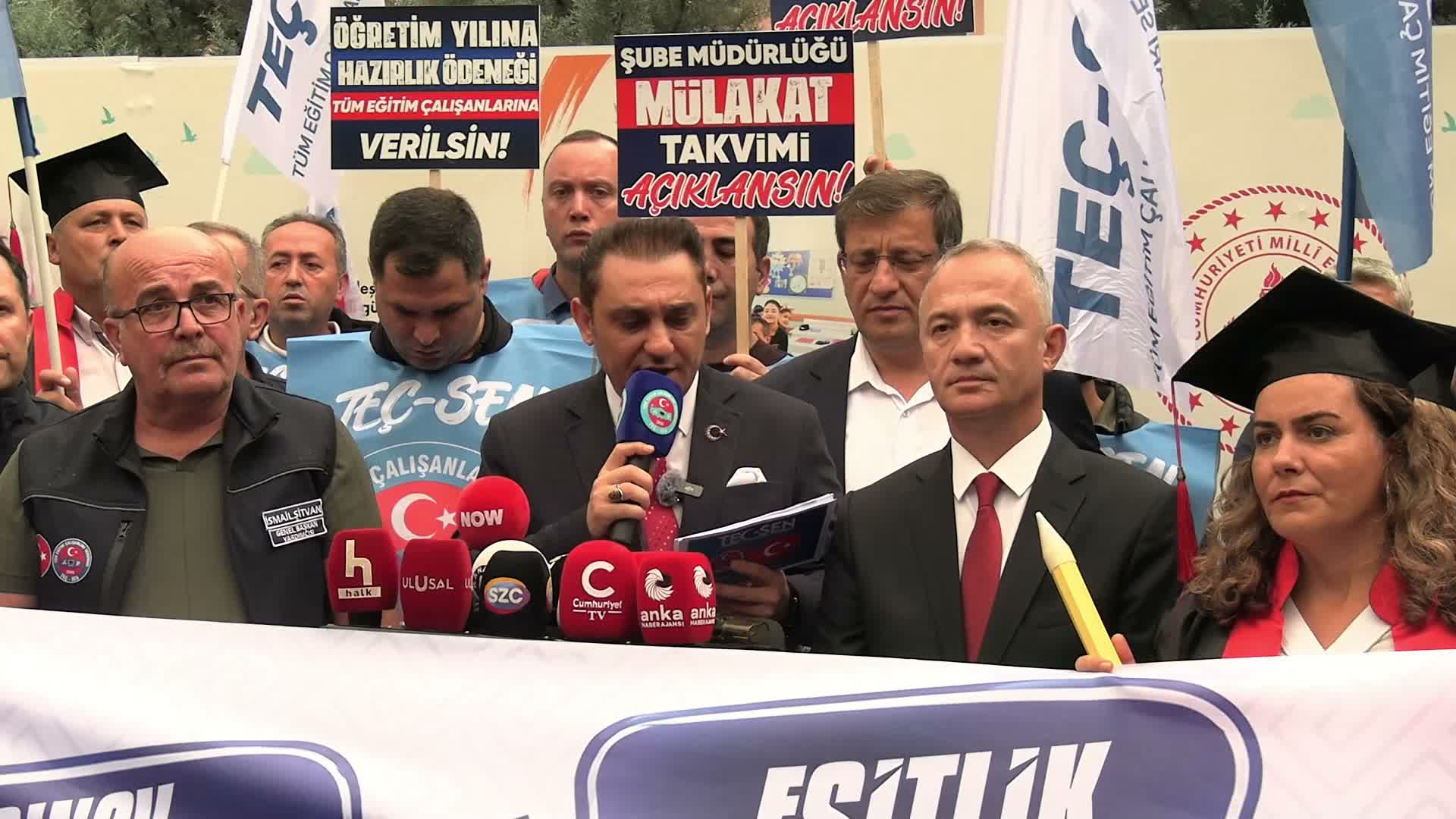 TEÇ-SEN üyeleri MEB önünden seslendi: "MEB’de görev yapan eğitim çalışanlarının statüsü güçlendirilmelidir"