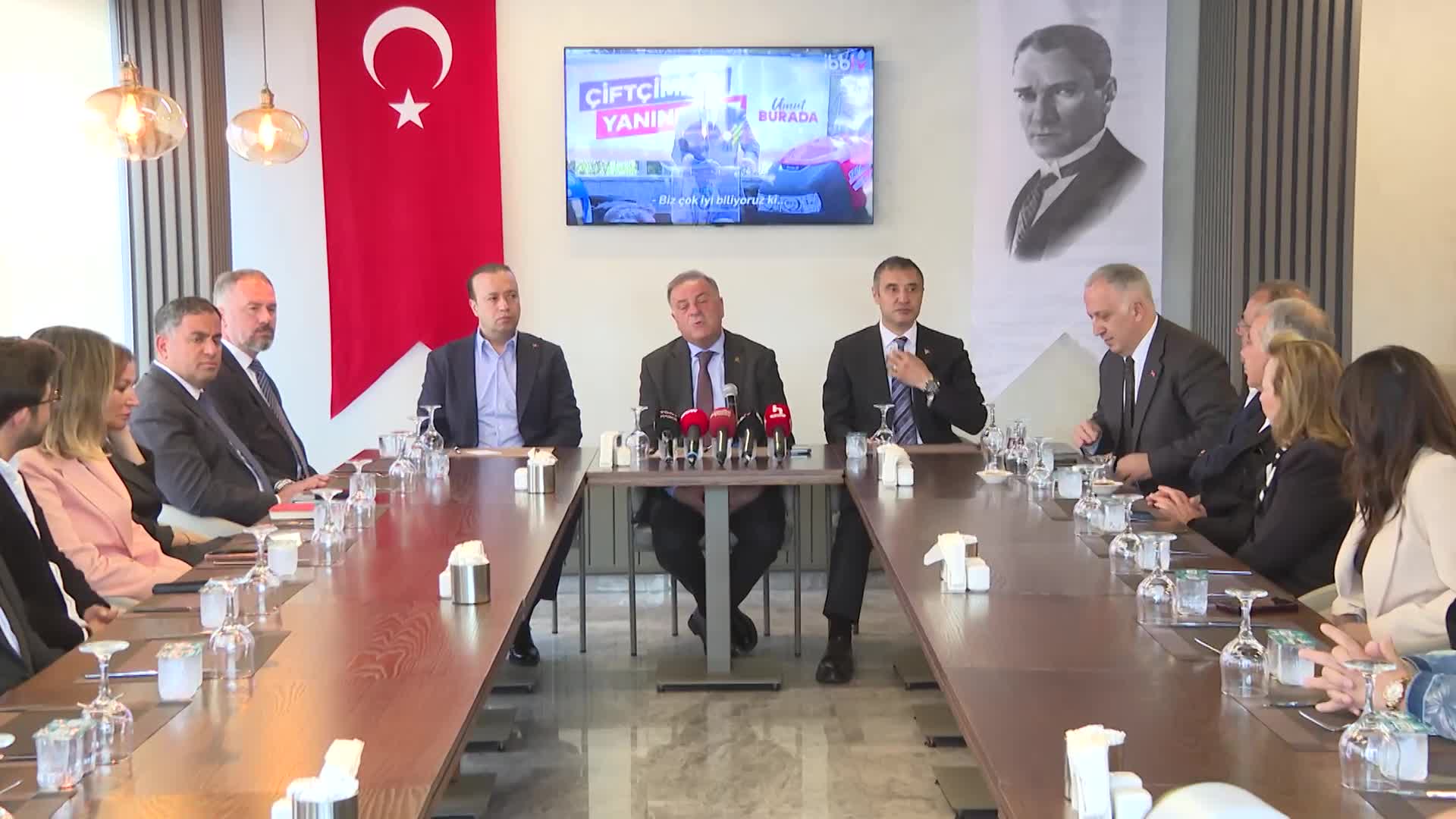 Nuri Aslan'dan 'sosyal kafe' açıklaması: Vatandaşımız bu ekonomik koşullarda 120 liraya, 150 liraya bir fincan kahve içmekte zorlanıyor, bu konuda da çalışma yürütüyoruz