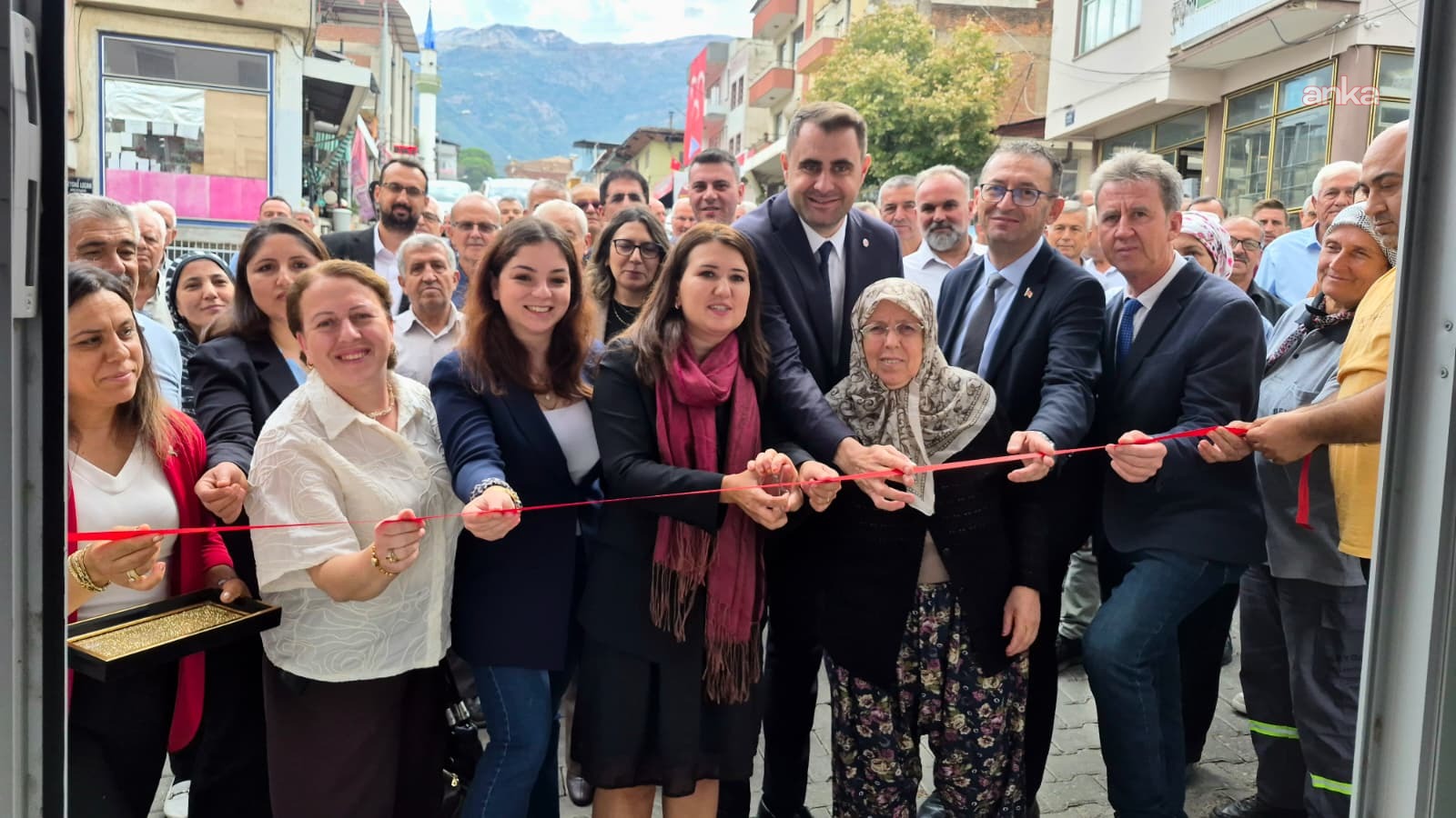 YENİ Parti İzmir'de Beydağ ve Kiraz ilçe başkanlıkları açıldı