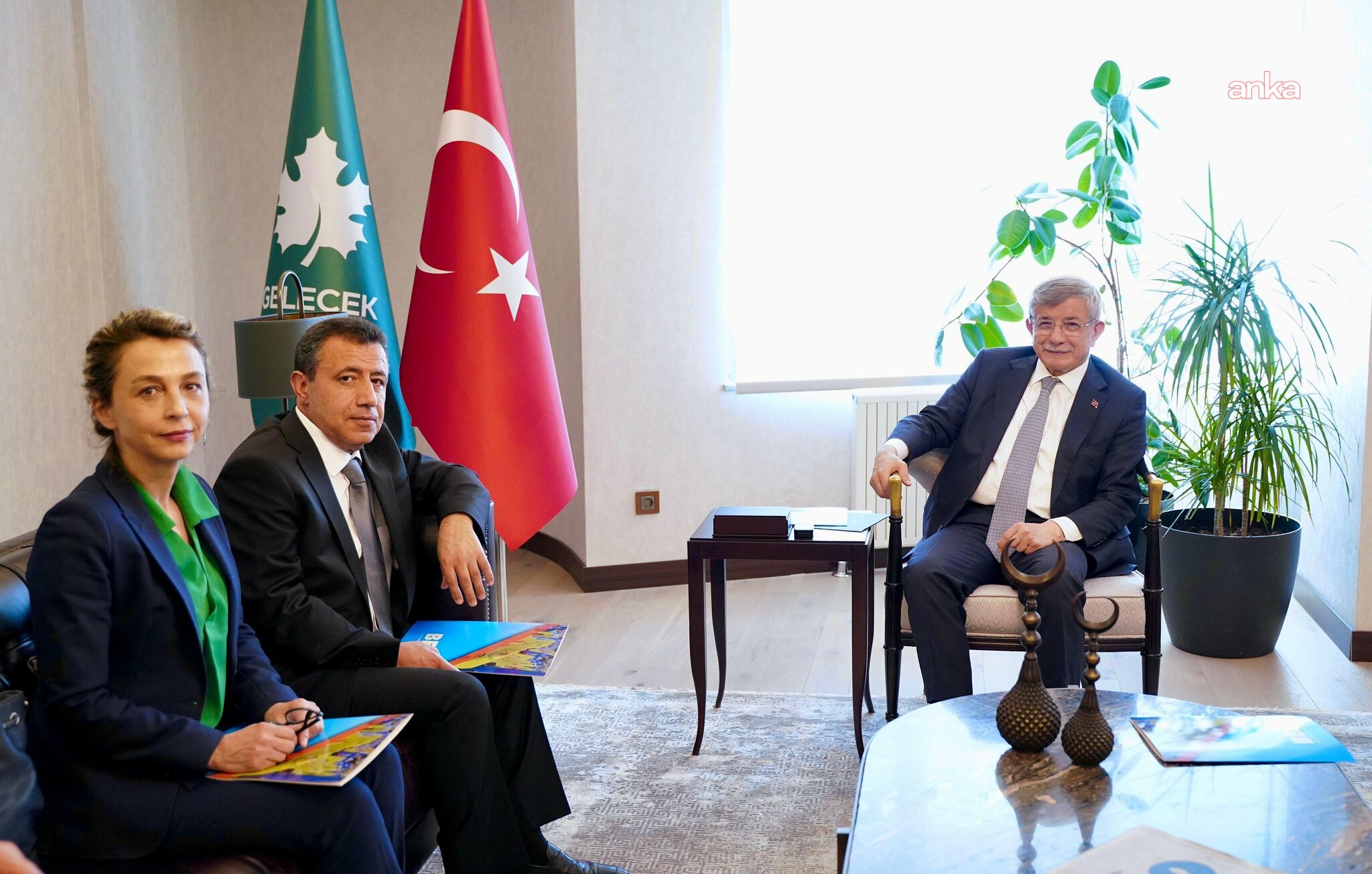 Davutoğlu, BES heyetini Gelecek Partisi Genel Merkezi’nde kabul etti