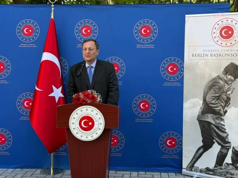 Berlin’de düzenlenen aşure günü buluşmasında birlik, dayanışma ve paylaşım mesajı
