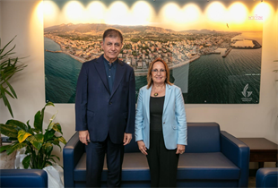 İzmir Büyükşehir Belediye Başkanı Tugay, Güzelbahçe'de esnaf ve vatandaşlarla buluştu