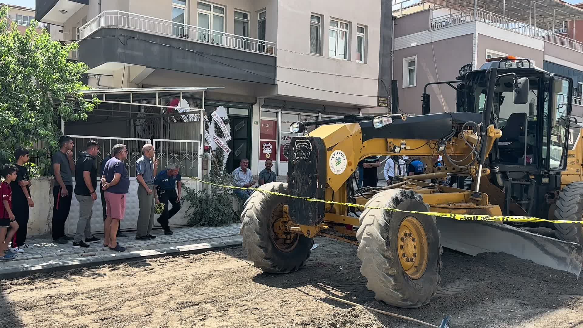 Yeşilyurt’taki yol çalışmasında iş kazası: Belediye işçisi hayatını kaybetti