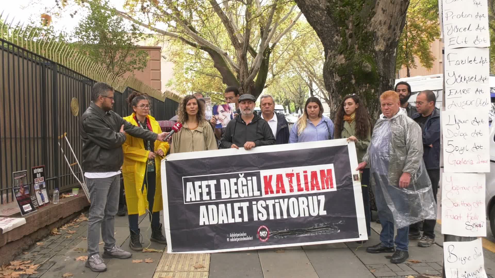 TKP'den Adalet Bakanlığı önündeki depremzedelere ziyaret... Depremzede Celal Gezer: "Ben adaleti arıyorsam siz niye varsınız?"