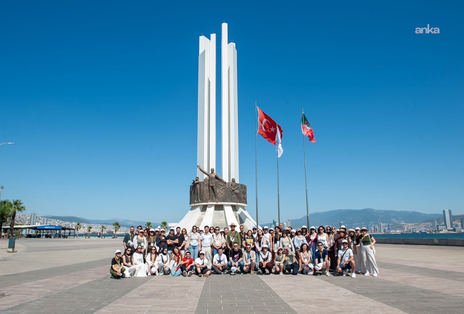 Karşıyaka’da rehberli turlar yeni rotayla devam ediyor: “Atatürk’ün Adımlarıyla Karşıyaka”