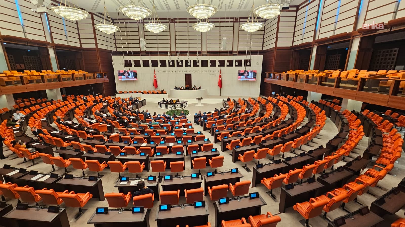 TBMM Genel Kurulu'nda çalışma takvimi tartışması.... AK Parti'nin çalışma takvimini uzatmaya yönelik grup önerisi kabul edildi