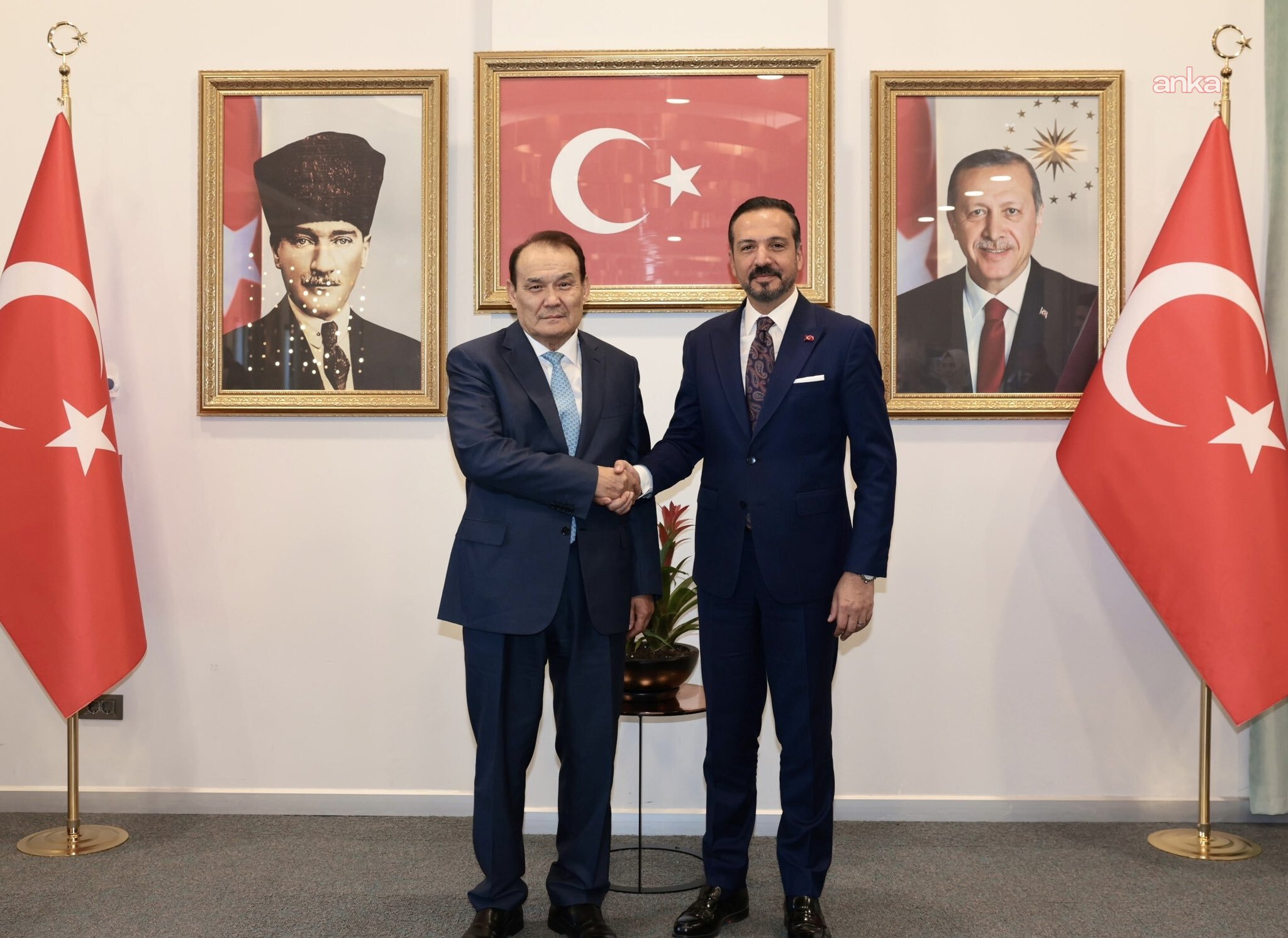 AK Parti Genel Başkan Yardımcısı Zorlu, Türk Yatırım Fonu Başkanı Amreyev ile bir araya geldi