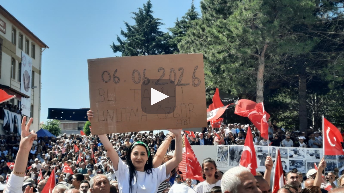Özgür Özel Alevi Canlar Buluşması'nda: Siz yolunuzdan dönmedikçe ben de bu yoldan dönmeyeceğim
