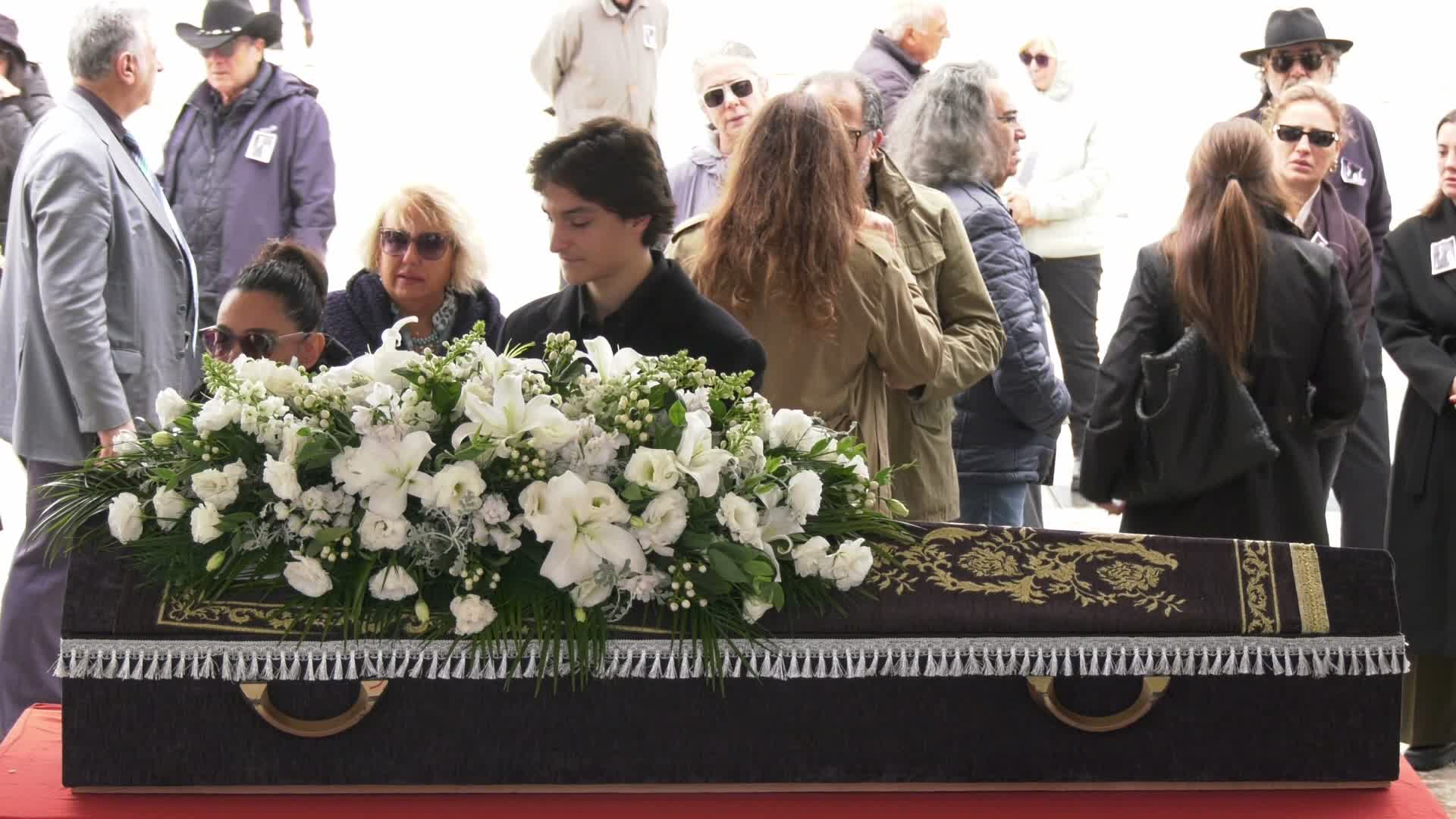 Sanatçı Alpay, Ankara’da son yolculuğuna uğurlandı